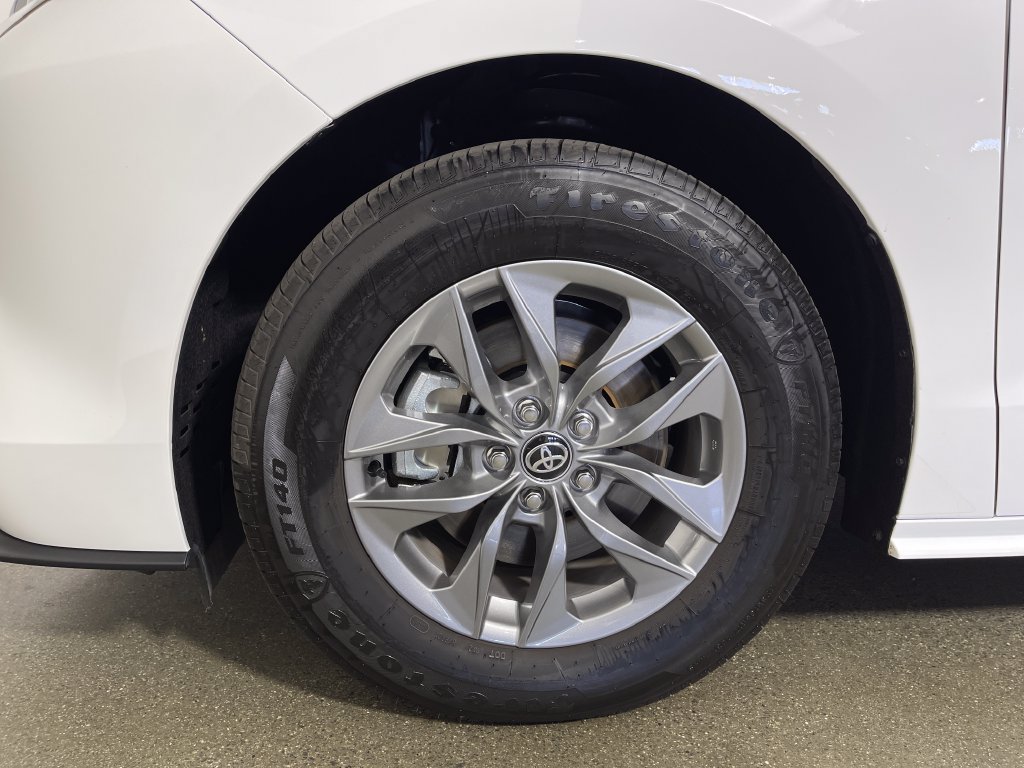 Certified 2026 Toyota Sienna LE FWD image 11