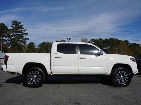 Used 2021 Toyota Tacoma Limited image 9