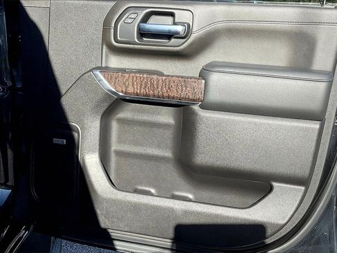 Used 2022 GMC Sierra 2500 Denali w/ Denali Black Diamond Edition image 24