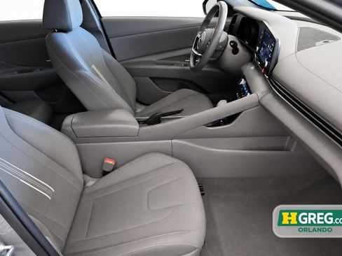 Used 2022 Hyundai Elantra SEL w/ Preferred Accessory Package FWD image 17