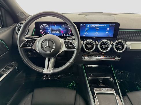Used 2025 Mercedes-Benz GLB 250 4MATIC w/ Winter Package image 21