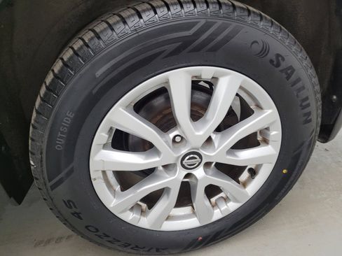 Used 2017 Nissan Rogue SV AWD/4WD image 31