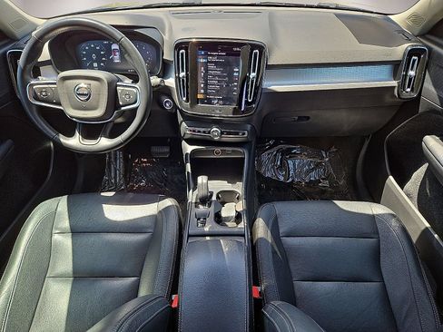 Used 2021 Volvo XC40 T4 Momentum FWD image 17