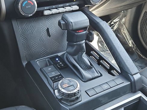Certified 2024 Toyota Tacoma TRD Off-Road AWD/4WD image 19