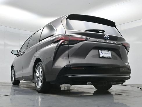 Used 2021 Toyota Sienna Limited FWD image 56