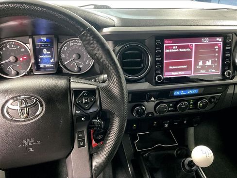 Used 2022 Toyota Tacoma TRD Sport w/ Technology Package AWD/4WD image 18