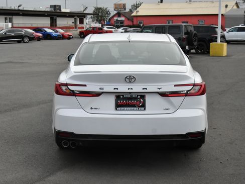 Used 2025 Toyota Camry SE image 7