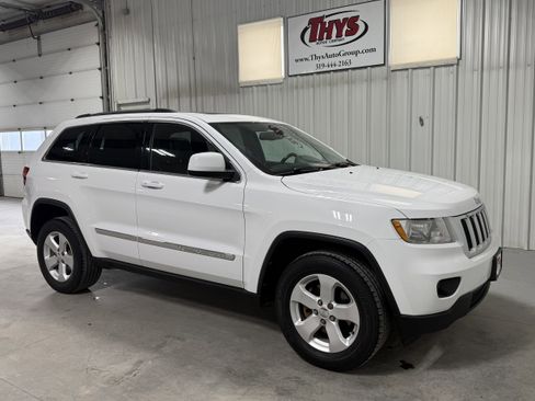 Used 2013 Jeep Grand Cherokee Laredo image 1