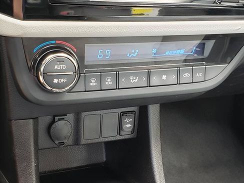 Used 2016 Toyota Corolla LE FWD image 23