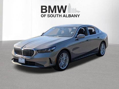 Certified 2024 BMW 530i xDrive w/ Premium Package AWD/4WD image 3