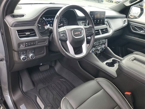 Used 2021 GMC Yukon XL SLT w/ SLT Premium Package image 6