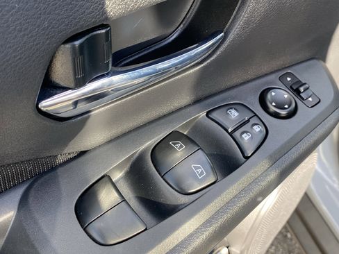 Certified 2024 Nissan Kicks SV image 18