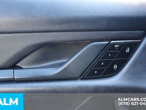 Used 2021 Porsche Taycan image 16