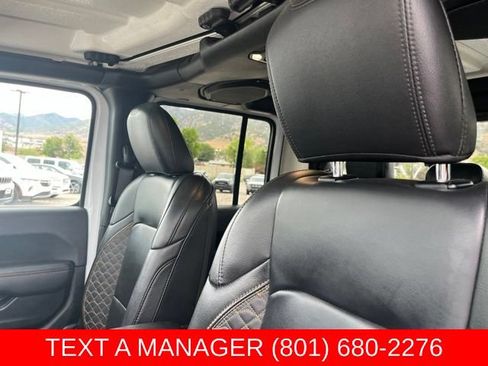 Used 2023 Jeep Gladiator Overland AWD/4WD image 14