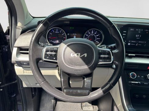 Used 2022 Kia Carnival LX FWD image 11