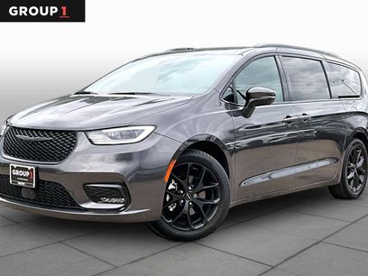 Used 2023 Chrysler Pacifica Touring-L w/ S Appearance Package