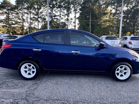 Used 2018 Nissan Versa SV image 7