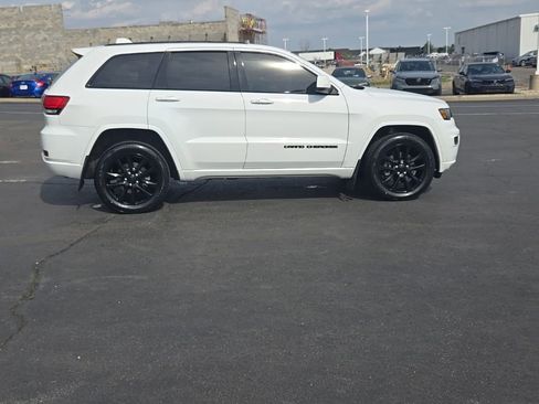 Used 2021 Jeep Grand Cherokee Laredo X AWD/4WD image 8