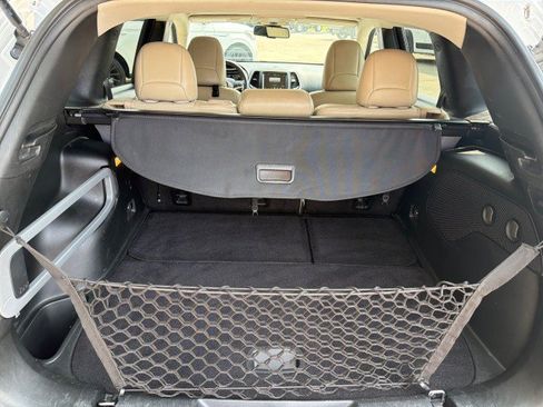 Used 2017 Jeep Cherokee Limited FWD image 24