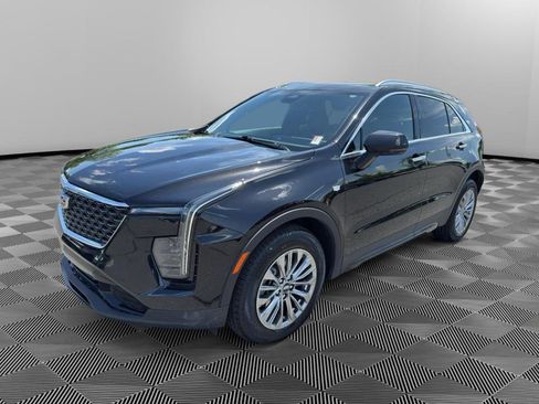 Used 2024 Cadillac XT4 Premium Luxury image 3