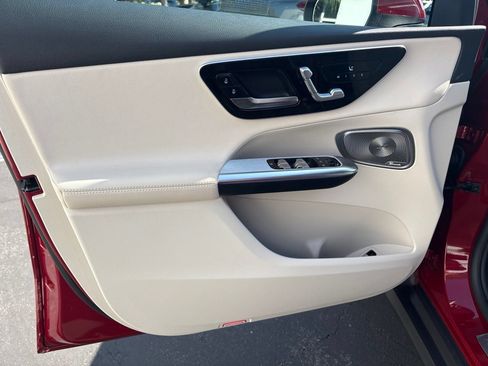 Used 2025 Mercedes-Benz GLC 350e 4MATIC image 6