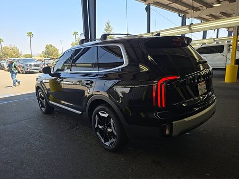 Used 2024 Kia Telluride EX w/ EX Captain's Chair Package AWD/4WD image 6