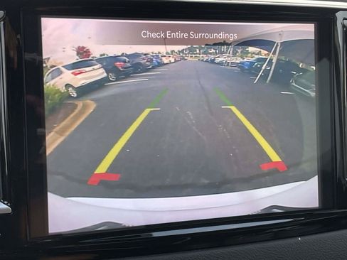 Used 2024 Chrysler Pacifica Touring-L FWD image 27