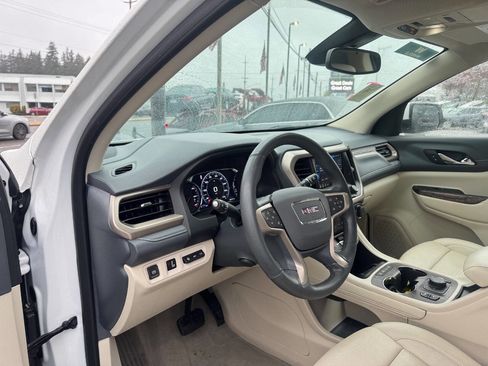 Used 2023 GMC Acadia Denali image 5