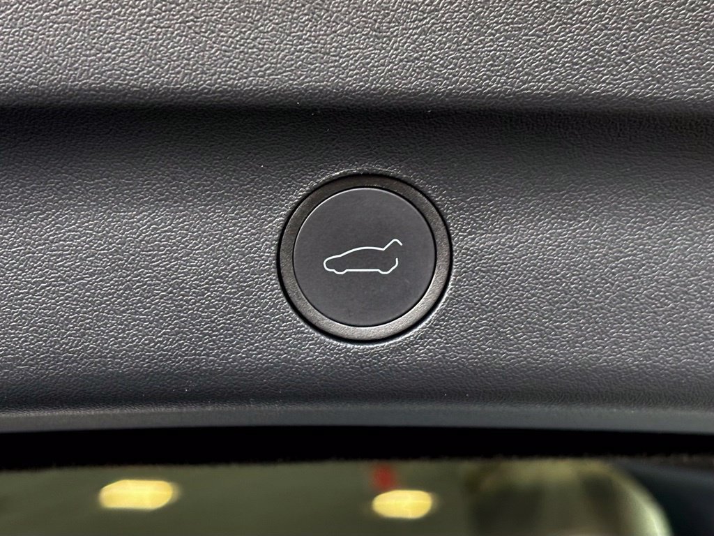 Used 2025 Tesla Model Y Long Range AWD/4WD image 41