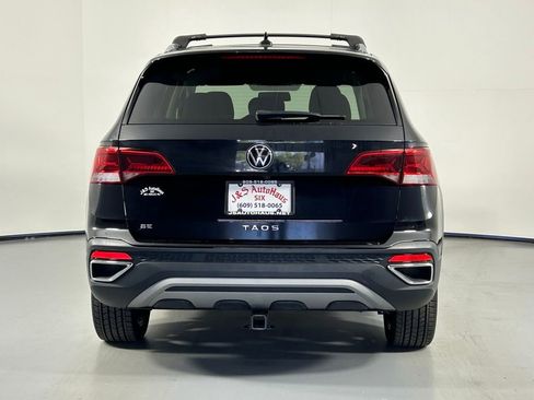 Used 2022 Volkswagen Taos SE w/ Panoramic Sunroof Package FWD image 6