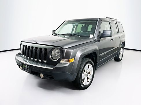 Used 2015 Jeep Patriot Latitude AWD/4WD image 3