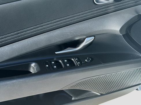 Used 2025 Hyundai Elantra SEL image 17