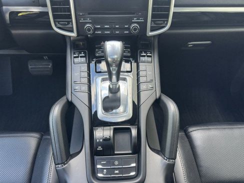 Used 2018 Porsche Cayenne Platinum Edition w/ Premium Package Plus AWD/4WD image 37