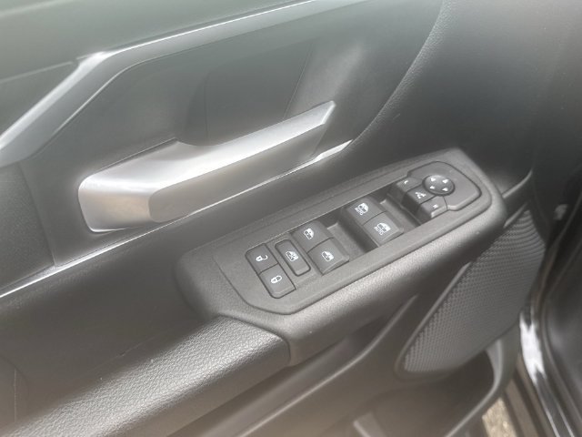 Used 2025 RAM 1500 Big Horn AWD/4WD image 17