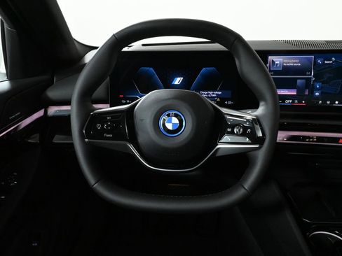 Used 2025 BMW i5 xDrive40 w/ Premium Package image 17