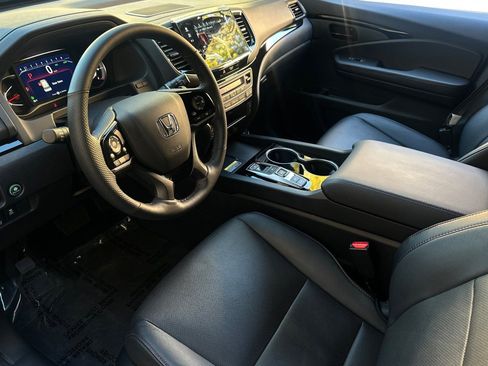 Used 2025 Honda Passport Black Edition image 8