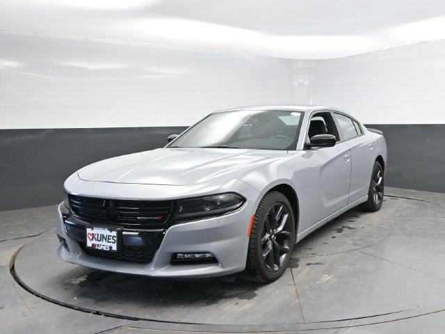 Used 2022 Dodge Charger SXT w/ Driver Convenience Group RWD image 7