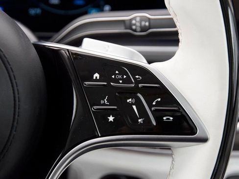 Used 2025 Mercedes-Benz Maybach GLS 600 4MATIC image 27