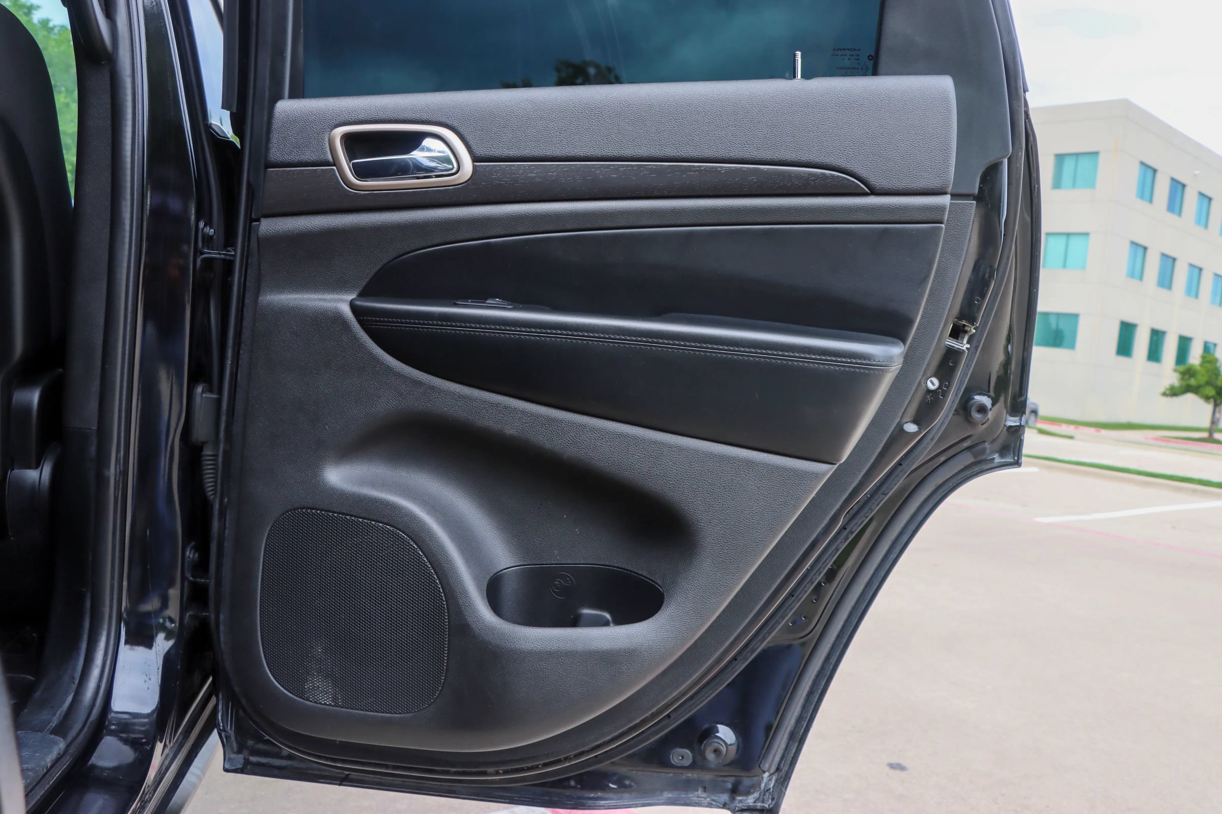 Used 2017 Jeep Grand Cherokee Laredo RWD image 10