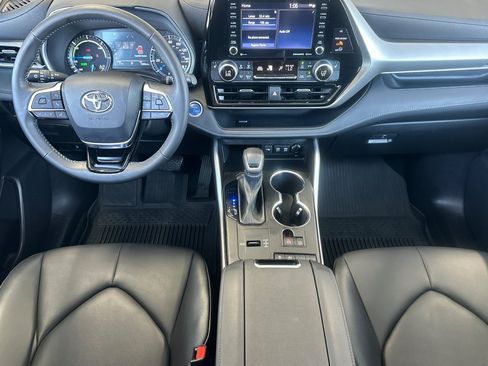 Certified 2021 Toyota Highlander XLE FWD image 12