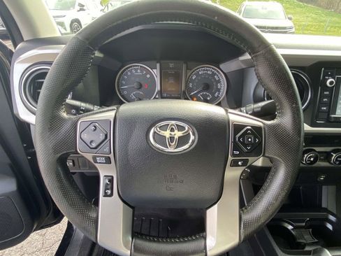 Used 2016 Toyota Tacoma SR5 w/ Towing Package image 17