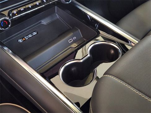 New 2025 Chevrolet Suburban Premier image 16