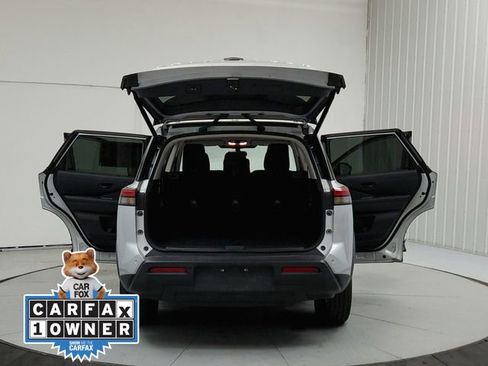 Used 2025 Nissan Pathfinder SV AWD/4WD image 14
