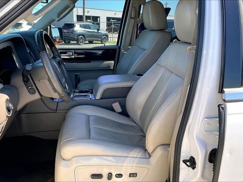 Used 2017 Lincoln Navigator Select RWD image 18