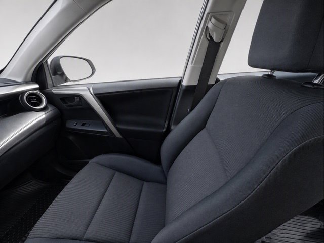 Used 2017 Toyota RAV4 LE w/ All Weather Liner Package AWD/4WD image 18