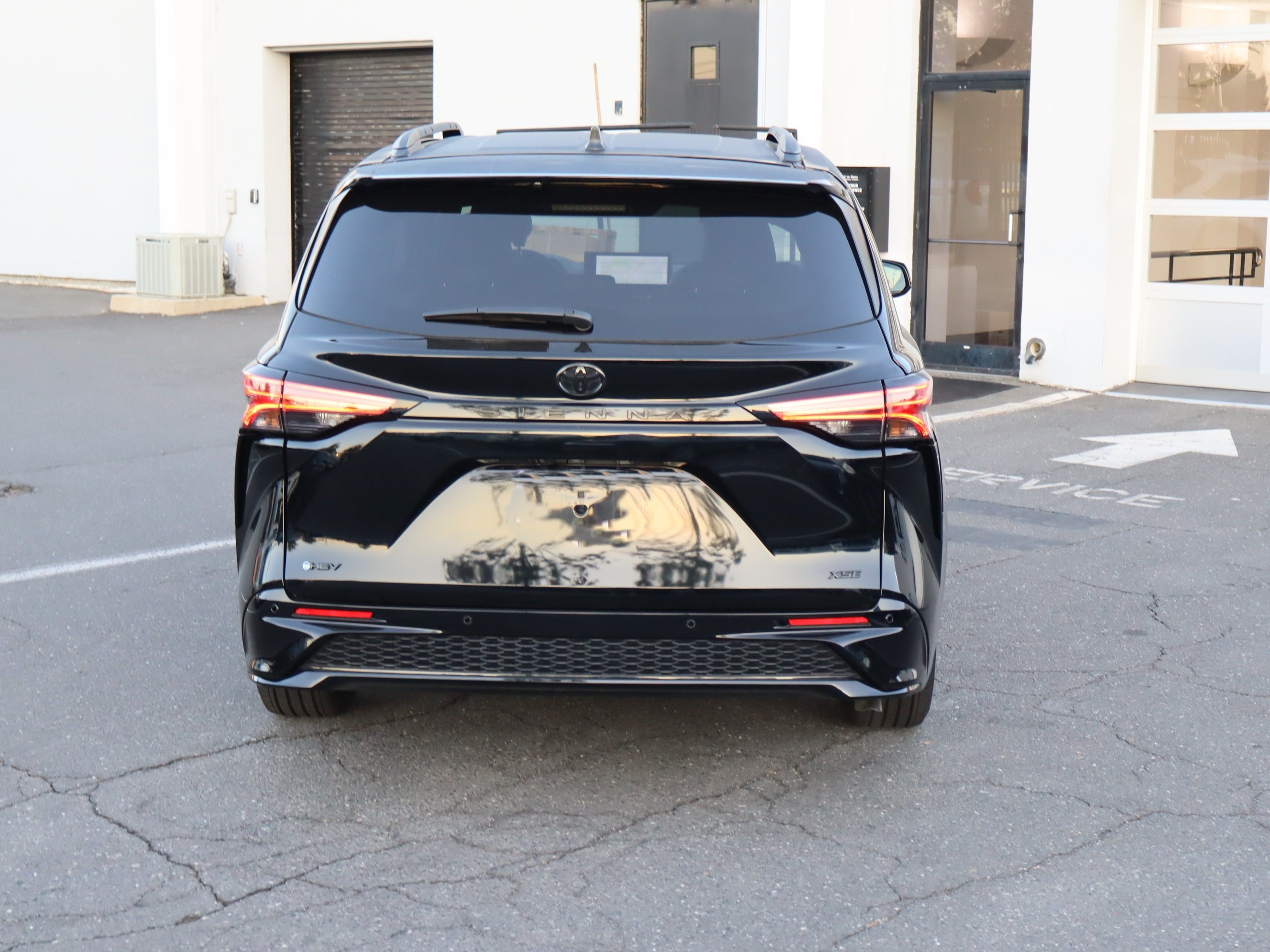 Used 2026 Toyota Sienna XSE FWD image 9