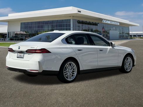 Certified 2024 BMW 530i RWD image 10