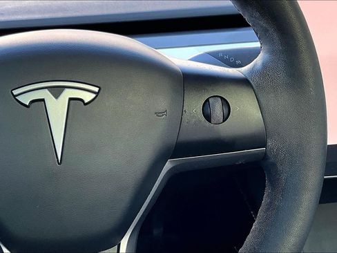 Used 2024 Tesla Model Y 2WD image 23