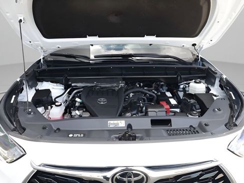 Used 2023 Toyota Highlander Limited AWD/4WD image 9