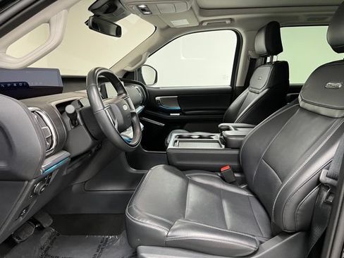 Used 2025 Ford Expedition Platinum AWD/4WD image 18